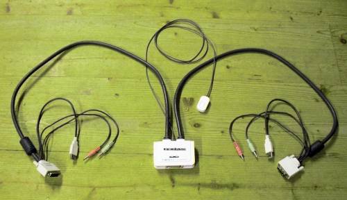 UNICLASS 2-Port DVI / USB 2.0 / Audio KVM-Switch mit Hotkey-, Software- oder/und Remote-Umschaltung